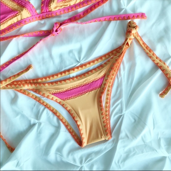 {Miss Circle} Color Block Two Piece Swimsuit - Picture 3 of 6